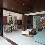 4BR Villa Kamis - Minggu Villas Seminyak