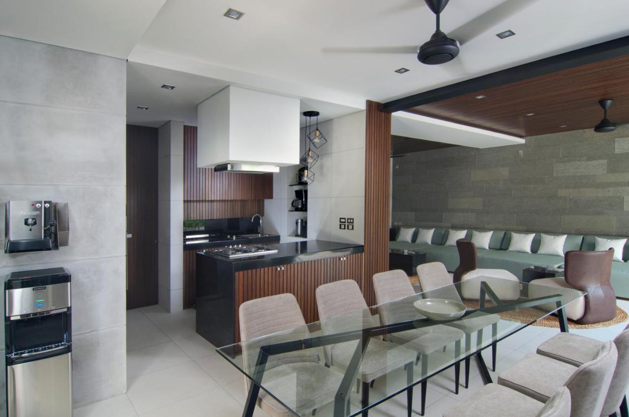 4br Kamis - Minggu Villa Seminyak (Bali)